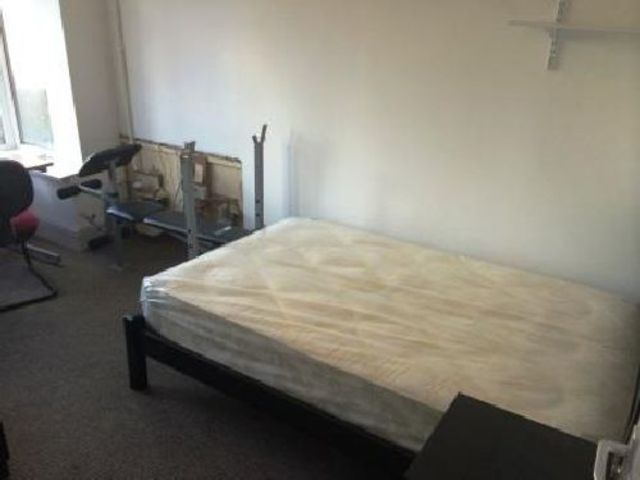  Image of 6 bedroom House Share to rent in Arley Road Bournbrook Birmingham B29 at Selly Oak West Midlands Selly Oak, B29 7BQ