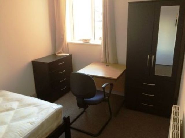  Image of 6 bedroom House Share to rent in Arley Road Bournbrook Birmingham B29 at Selly Oak West Midlands Selly Oak, B29 7BQ