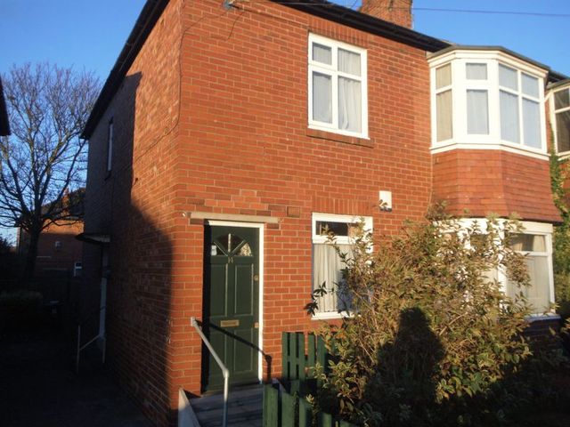  Image of 3 bedroom Flat to rent in Bavington Drive Newcastle upon Tyne NE5 at Bavington Drive Array Wallbottle, NE5 2HS