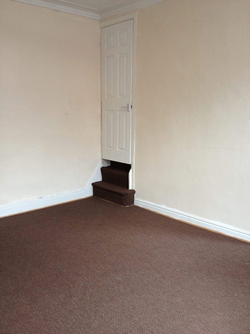  Image of 2 bedroom Terraced house to rent in Bayswater Terrace Leeds LS8 at Bayswater Terrace  Harehills, Leeds, West Yorkshi, LS8 5QN