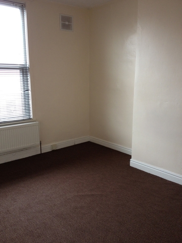  Image of 2 bedroom Terraced house to rent in Bayswater Terrace Leeds LS8 at Bayswater Terrace  Harehills, Leeds, West Yorkshi, LS8 5QN