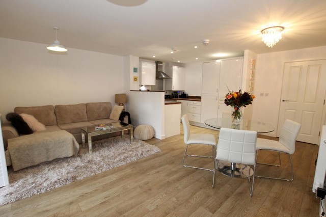  Image of 2 bedroom Apartment to rent in Molesey Road Hersham Walton-on-Thames KT12 at Beech House 303 Molesey Road Walton-On-Thames, KT12 4SG