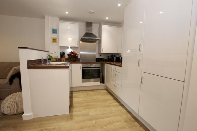  Image of 2 bedroom Apartment to rent in Molesey Road Hersham Walton-on-Thames KT12 at Beech House 303 Molesey Road Walton-On-Thames, KT12 4SG