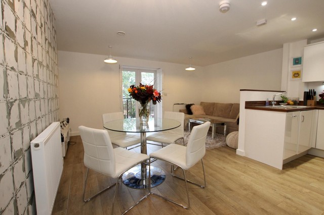  Image of 2 bedroom Apartment to rent in Molesey Road Hersham Walton-on-Thames KT12 at Beech House 303 Molesey Road Walton-On-Thames, KT12 4SG