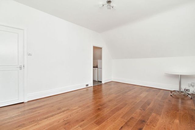  Image of 1 bedroom Flat to rent in Belsize Avenue London NW3 at Belsize Avenue Belsize Park Belsize Park, NW3 4AU