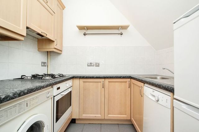  Image of 1 bedroom Flat to rent in Belsize Avenue London NW3 at Belsize Avenue Belsize Park Belsize Park, NW3 4AU