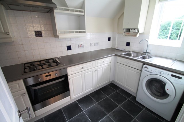  Image of 2 bedroom Apartment to rent in London Road Redhill RH1 at Belvedere Court 169 London Road Redhill, RH1 2JH