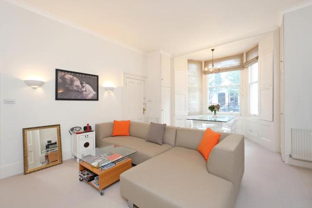  Image of 2 bedroom Ground Flat to rent in Berkeley Gardens London W8 at Berkeley Gardens  London, W8 4AP