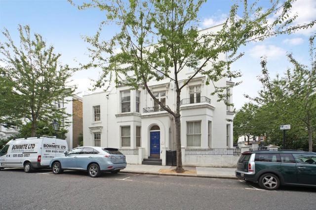  Image of 2 bedroom Ground Flat to rent in Berkeley Gardens London W8 at Berkeley Gardens  London, W8 4AP