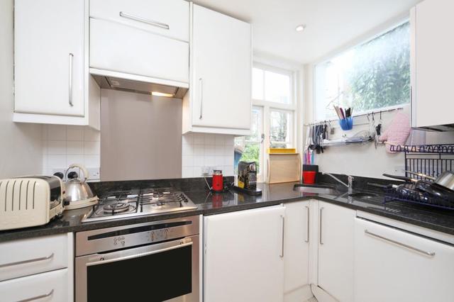  Image of 2 bedroom Ground Flat to rent in Berkeley Gardens London W8 at Berkeley Gardens  London, W8 4AP