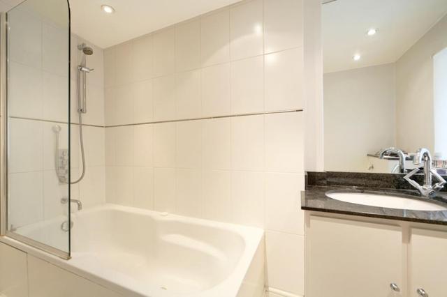 Image of 2 bedroom Ground Flat to rent in Berkeley Gardens London W8 at Berkeley Gardens  London, W8 4AP