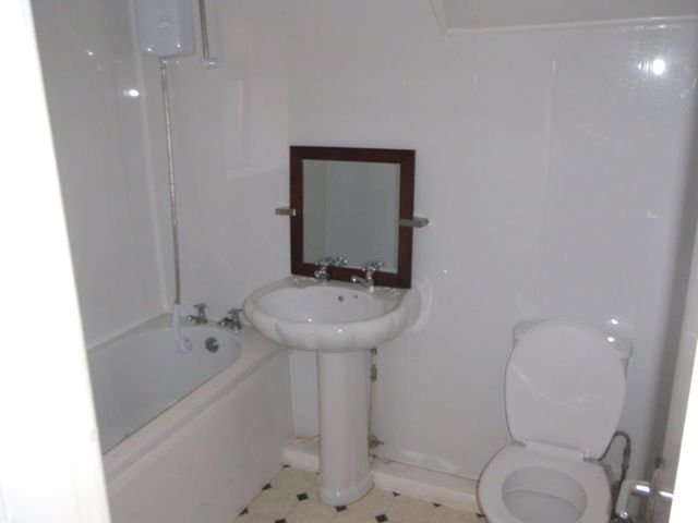  Image of 2 bedroom Flat to rent in Bilbrough Gardens Newcastle upon Tyne NE4 at Bilbrough Gardens Array Blakelaw, NE4 8YA
