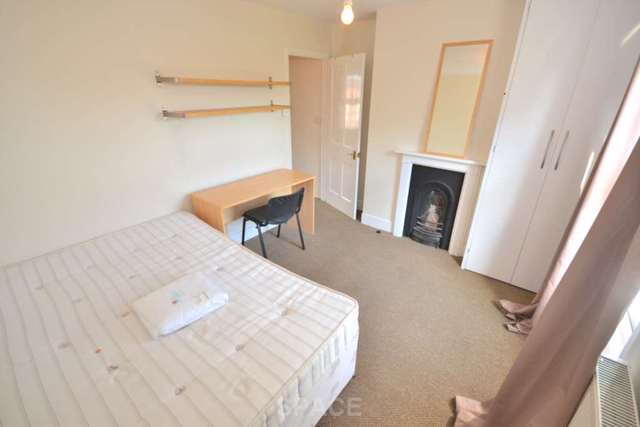  Image of 3 bedroom Terraced house to rent in Blenheim Gardens Reading RG1 at Blenheim Gardens  Reading, RG1 5QG