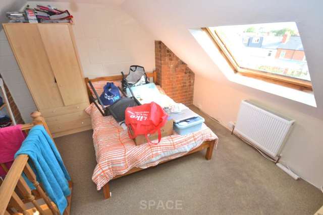  Image of 3 bedroom Terraced house to rent in Blenheim Gardens Reading RG1 at Blenheim Gardens  Reading, RG1 5QG