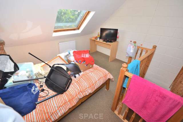  Image of 3 bedroom Terraced house to rent in Blenheim Gardens Reading RG1 at Blenheim Gardens  Reading, RG1 5QG
