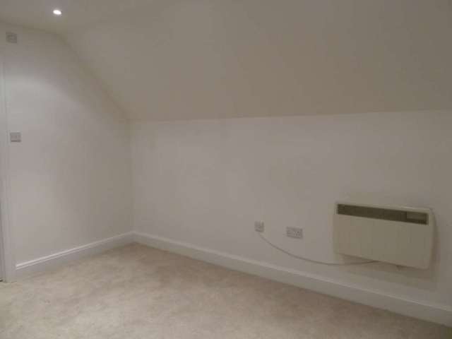  Image of Studio flat to rent in Bridgefields Close Hornchurch RM11 at Bridgefield Close  Hornchurch, RM11 1GQ