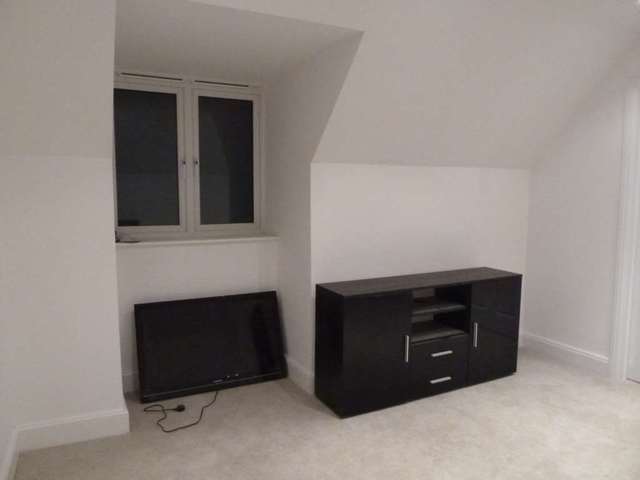  Image of Studio flat to rent in Bridgefields Close Hornchurch RM11 at Bridgefield Close  Hornchurch, RM11 1GQ