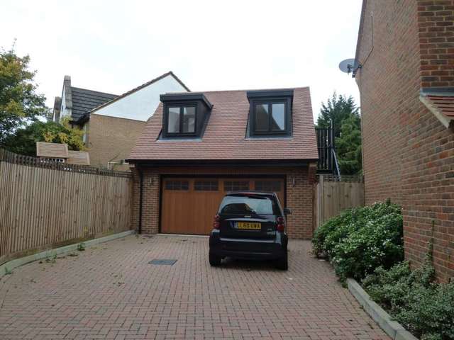 Image of Studio flat to rent in Bridgefields Close Hornchurch RM11 at Bridgefield Close  Hornchurch, RM11 1GQ