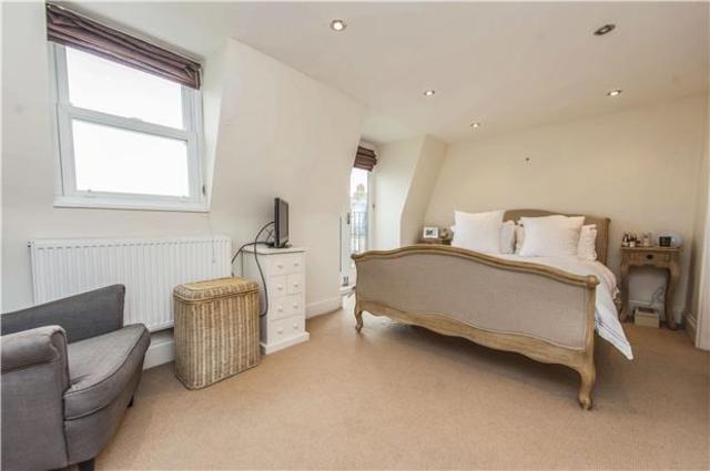  Image of 4 bedroom Terraced house to rent in Brookwood Road London SW18 at West Hill, SW18 5DB