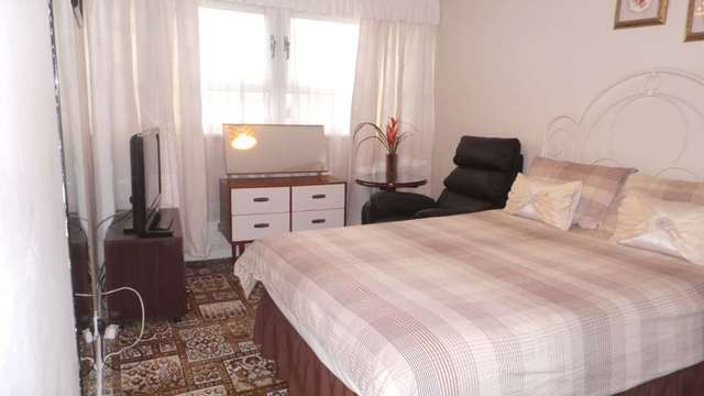  Image of Flat to rent in Trinity Way London W3 at Trinity Way Acton London, W3 7HS