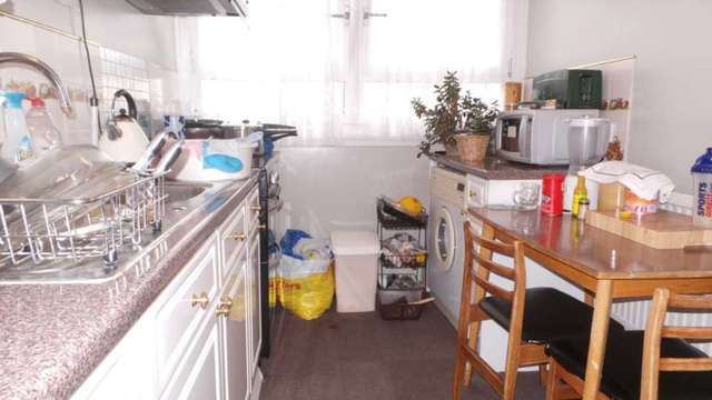  Image of Flat to rent in Trinity Way London W3 at Trinity Way Acton London, W3 7HS