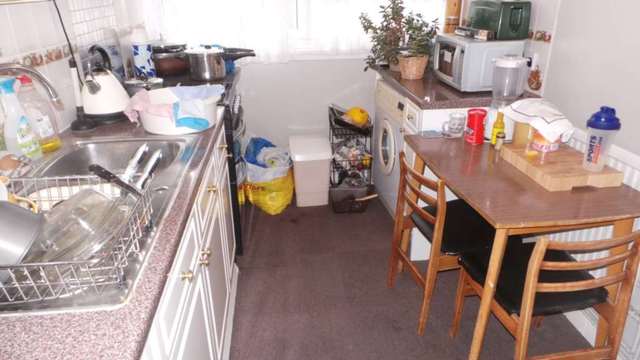  Image of Flat to rent in Trinity Way London W3 at Trinity Way Acton London, W3 7HS