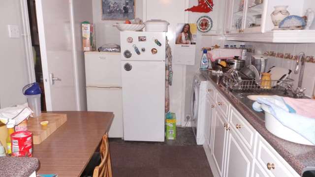  Image of Flat to rent in Trinity Way London W3 at Trinity Way Acton London, W3 7HS