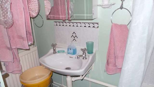  Image of Flat to rent in Trinity Way London W3 at Trinity Way Acton London, W3 7HS