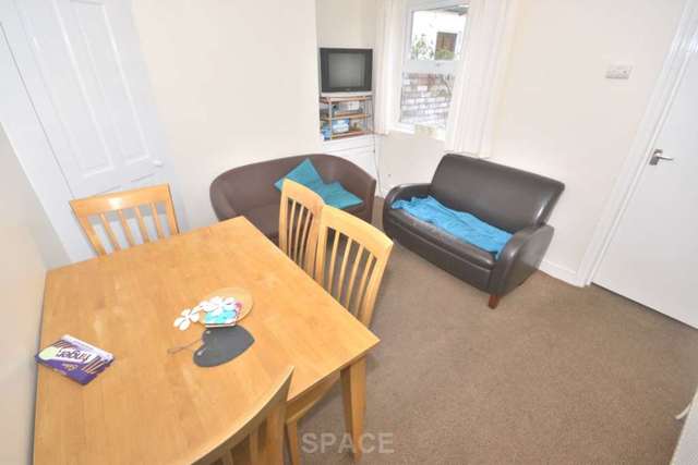 Image of 3 bedroom Terraced house to rent in Cardigan Road Reading RG1 at Cardigan Road  Reading, RG1 5QL