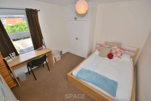  Image of 3 bedroom Terraced house to rent in Cardigan Road Reading RG1 at Cardigan Road  Reading, RG1 5QL