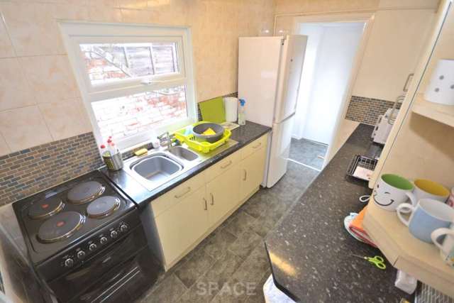  Image of 3 bedroom Terraced house to rent in Cardigan Road Reading RG1 at Cardigan Road  Reading, RG1 5QL
