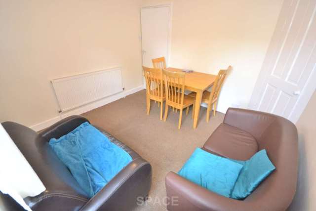  Image of 3 bedroom Terraced house to rent in Cardigan Road Reading RG1 at Cardigan Road  Reading, RG1 5QL