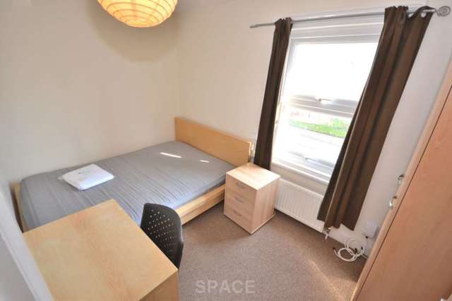  Image of 3 bedroom Terraced house to rent in Cardigan Road Reading RG1 at Cardigan Road  Reading, RG1 5QL
