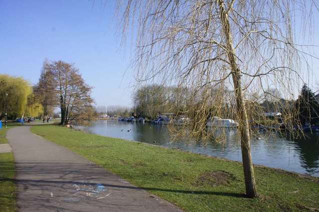  Image of 2 bedroom Apartment for sale in Cardinal Close Caversham Reading RG4 at Cardinal Close Caversham Reading, RG4 8BZ