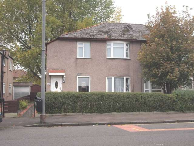  Image of 3 bedroom Flat to rent in Castlemilk Road Rutherglen Glasgow G44 at Castlemilk Road Croftfoot Glasgow, G44 5PR