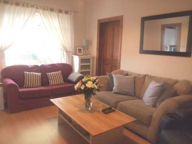  Image of 3 bedroom Flat to rent in Castlemilk Road Rutherglen Glasgow G44 at Castlemilk Road Croftfoot Glasgow, G44 5PR