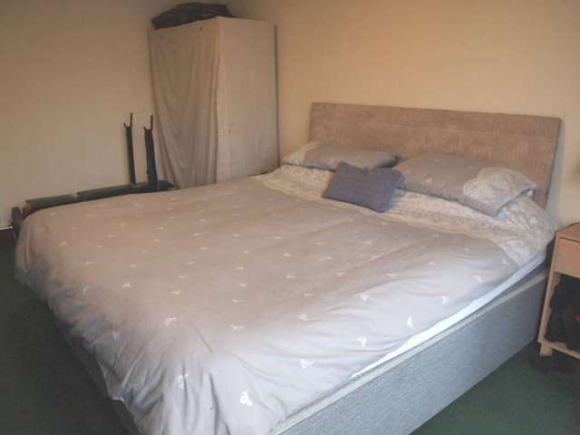  Image of 3 bedroom Flat to rent in Castlemilk Road Rutherglen Glasgow G44 at Castlemilk Road Croftfoot Glasgow, G44 5PR