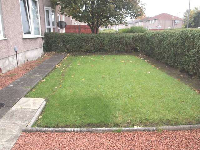  Image of 3 bedroom Flat to rent in Castlemilk Road Rutherglen Glasgow G44 at Castlemilk Road Croftfoot Glasgow, G44 5PR