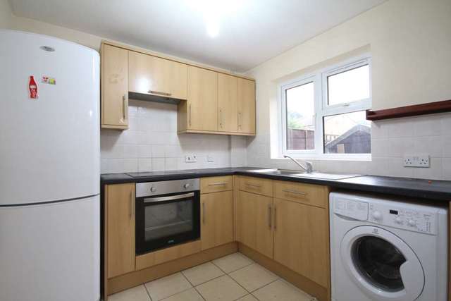  Image of 2 bedroom Detached house to rent in Chisbury Close Bracknell RG12 at Chisbury Close  Bracknell, RG12 0TX