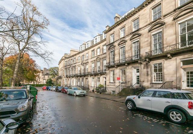  Image of 2 bedroom Flat to rent in Clarendon Crescent Edinburgh EH4 at Comely Bank Edinburgh Edinburgh, EH4 1PU
