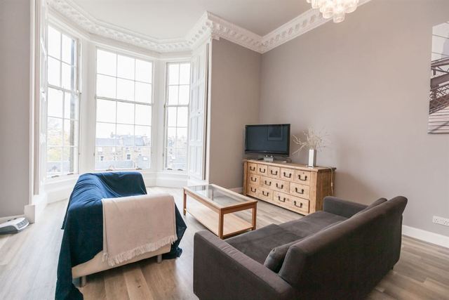  Image of 2 bedroom Flat to rent in Clarendon Crescent Edinburgh EH4 at Comely Bank Edinburgh Edinburgh, EH4 1PU