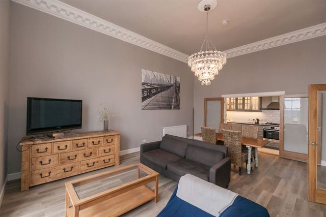  Image of 2 bedroom Flat to rent in Clarendon Crescent Edinburgh EH4 at Comely Bank Edinburgh Edinburgh, EH4 1PU