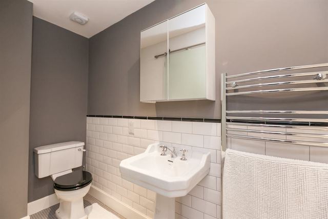  Image of 2 bedroom Flat to rent in Clarendon Crescent Edinburgh EH4 at Comely Bank Edinburgh Edinburgh, EH4 1PU