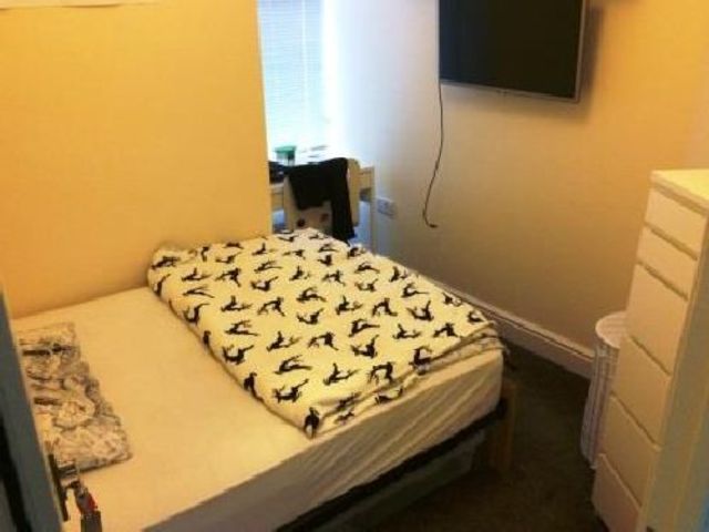  Image of 6 bedroom House Share to rent in Coronation Road Selly Oak Birmingham B29 at Selly Oak West Midlands Selly Oak, B29 7DE