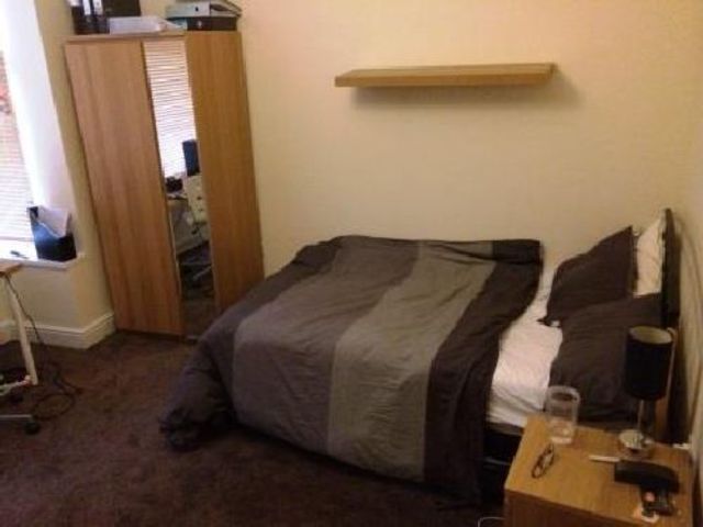  Image of 6 bedroom House Share to rent in Coronation Road Selly Oak Birmingham B29 at Selly Oak West Midlands Selly Oak, B29 7DE