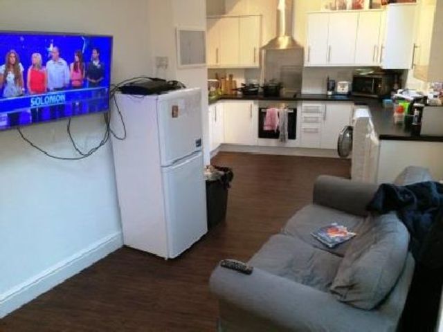  Image of 6 bedroom House Share to rent in Coronation Road Selly Oak Birmingham B29 at Selly Oak West Midlands Selly Oak, B29 7DE
