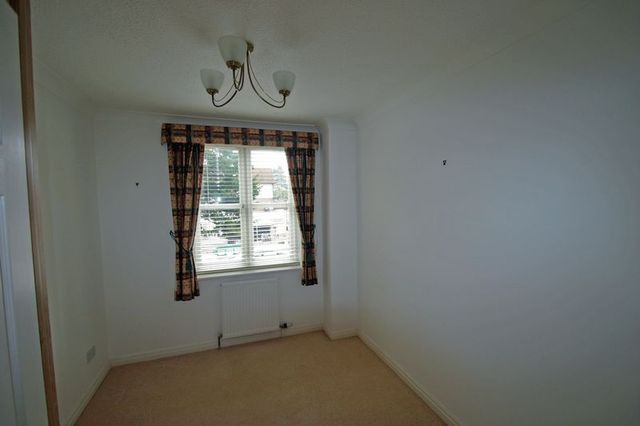  Image of 2 bedroom Houses to rent in Crescent Road Enfield EN2 at Crescent Road Array Enfield, EN2 7RY