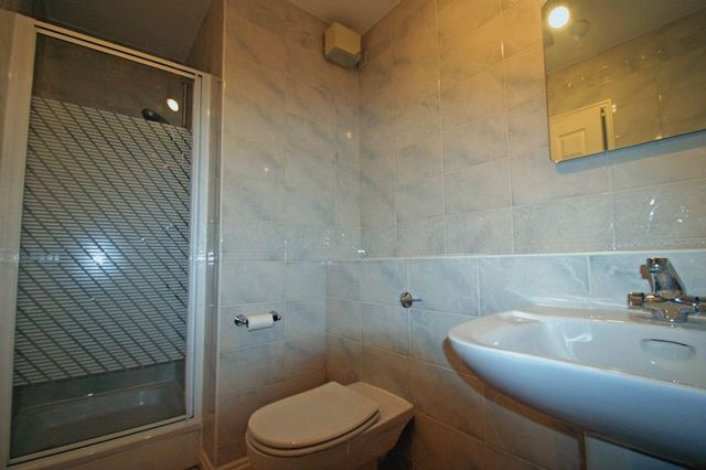  Image of 2 bedroom Houses to rent in Crescent Road Enfield EN2 at Crescent Road Array Enfield, EN2 7RY