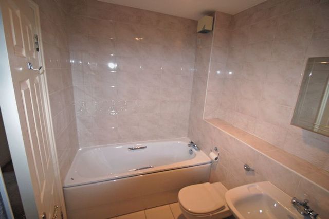  Image of 2 bedroom Houses to rent in Crescent Road Enfield EN2 at Crescent Road Array Enfield, EN2 7RY