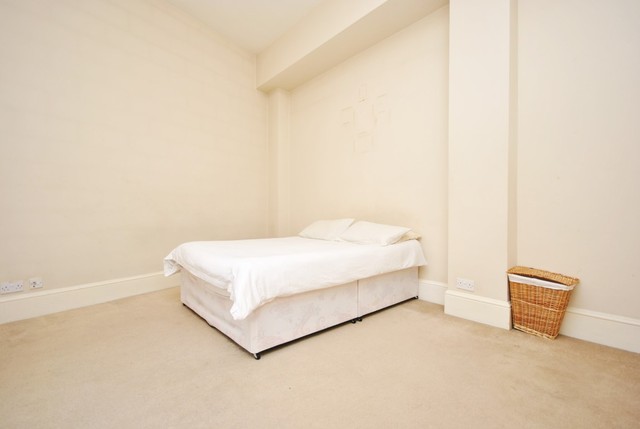  Image of 1 bedroom Flat to rent in Park Road London NW8 at Park Road  London, NW8 7JH